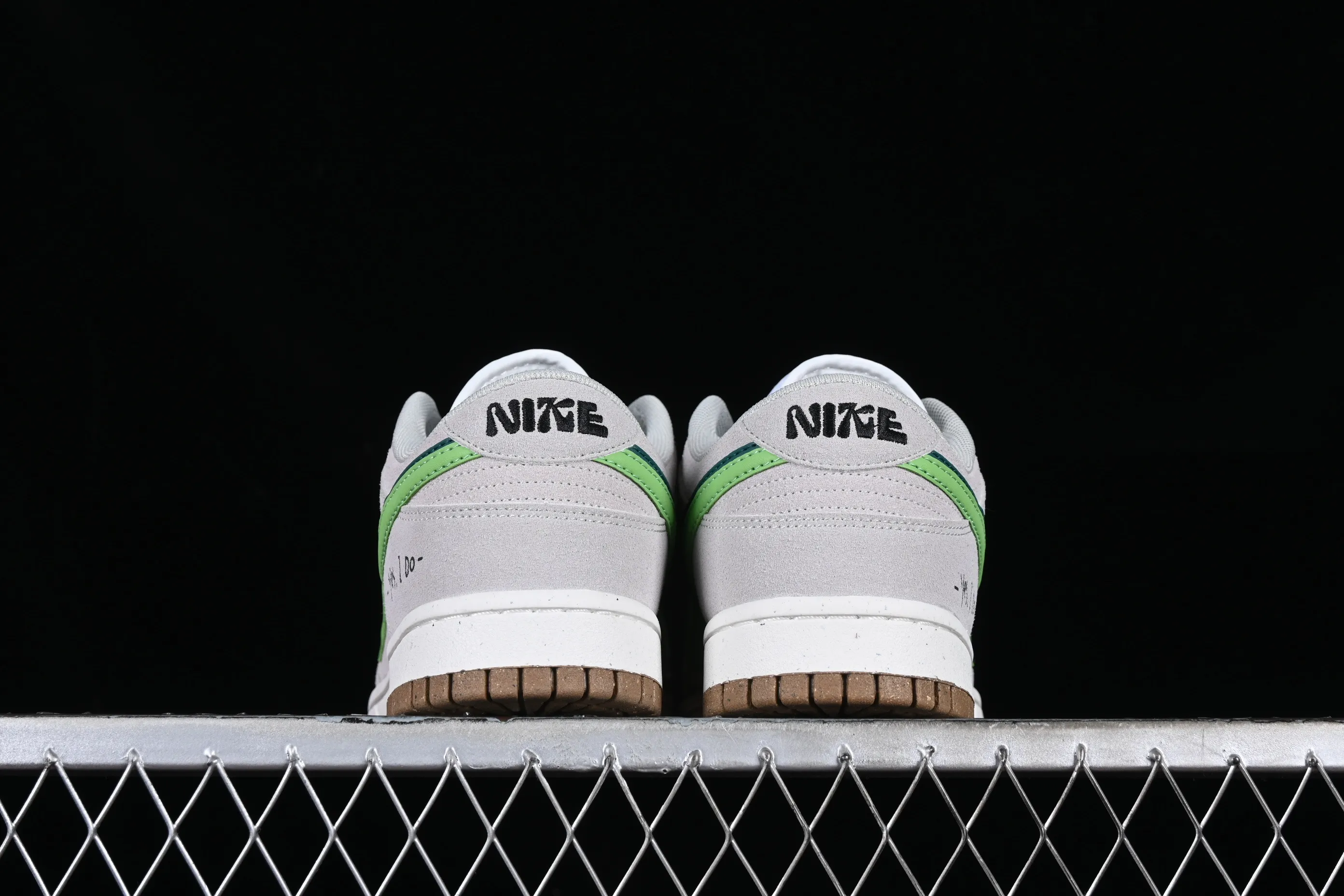 All Categories Nk SB Dunk Series Nk SB Dunk Low Low-top sneakers Cost-effective version Nk SB Dunk Low "85" double hook SB low-top sports and leisure sneakers DO9457-107